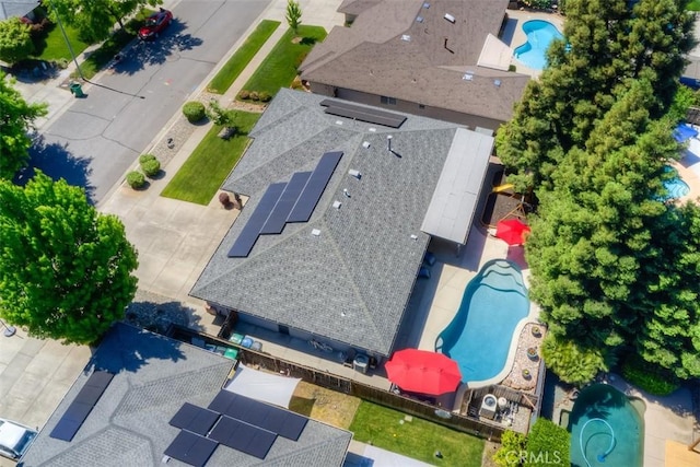324 Crater Lake Dr, Chico, CA 95973 - aerial view of a pool