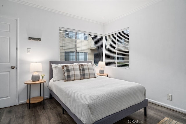 617 Cedar Ave Unit 11, Long Beach, CA 90802 - bedroom with wood finished floors, baseboards, and ornamental molding