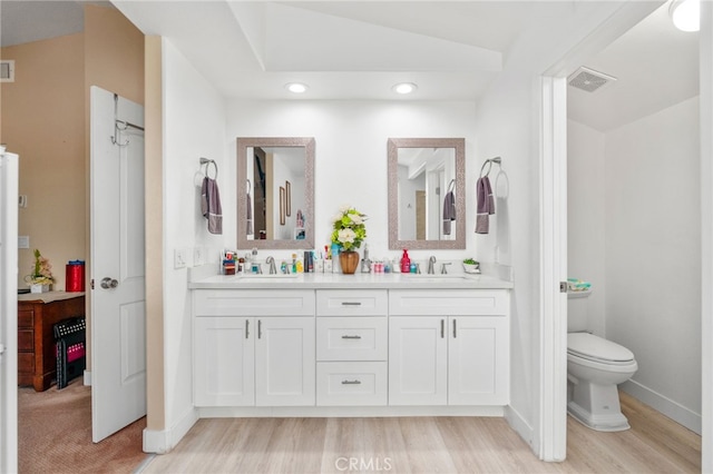 11149 Liverpool Ln, Riverside, CA 92503 - full bath featuring wood finished floors, recessed lighting, double vanity, baseboards, and toilet