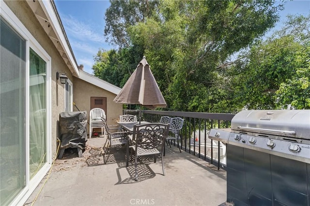 6621 Caro St Unit 111, Paramount, CA 90723 - view of patio with area for grilling and outdoor dining space