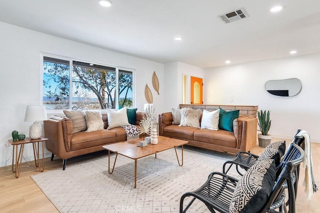living area with recessed lighting, light wood-style flooring, and baseboards