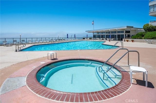 32735 Seagate Dr Unit 304-D, Rancho Palos Verdes, CA 90275 - community pool featuring fence, a hot tub, and a patio