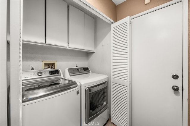 35189 Ravencrest Ct, Yucaipa, CA 92399 - washroom featuring cabinet space and independent washer and dryer