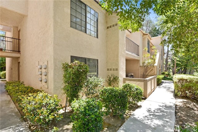 600 Central Ave Unit 372, Riverside, CA 92507 - view of side of property with stucco siding and a balcony