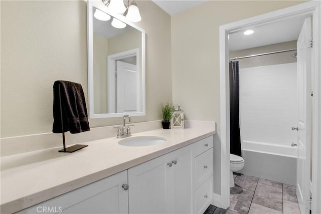 1212 Venice Ave, Mentone, CA 92359 - full bath featuring toilet, vanity, and shower / tub combo with curtain