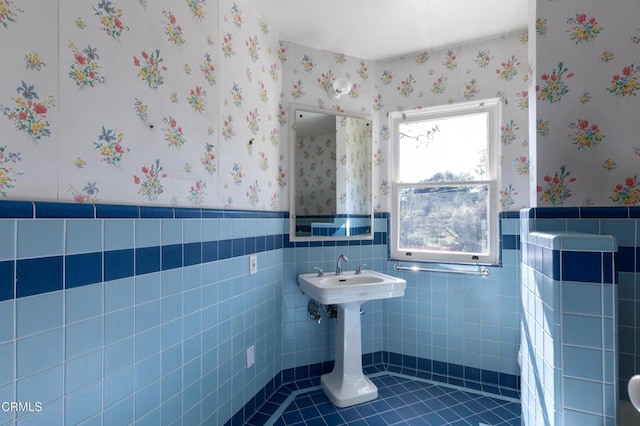 2577 Boulder Rd, Altadena, CA 91001 - bathroom with a wainscoted wall, wallpapered walls, tile patterned floors, and tile walls