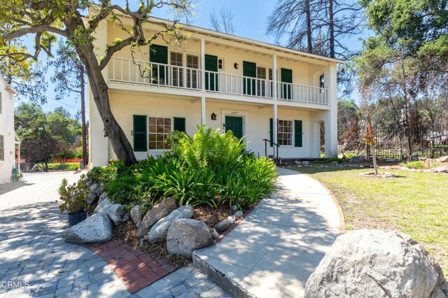 2577 Boulder Rd, Altadena, CA 91001 - view of front of house featuring a balcony, stucco siding, and a front yard