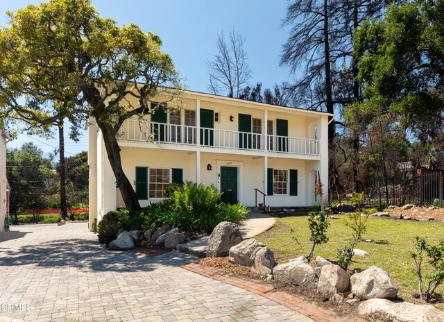 2577 Boulder Rd, Altadena, CA 91001 - view of front facade with a balcony, stucco siding, and decorative driveway