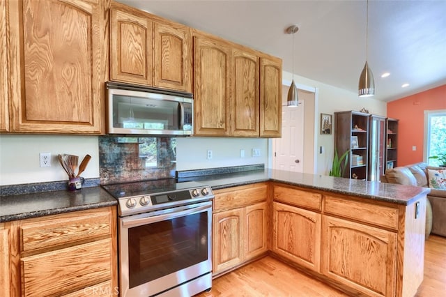 6097 Sherlock Rd, Midpines, CA 95345 - kitchen with stainless steel appliances, dark countertops, a peninsula, lofted ceiling, and light wood-style flooring