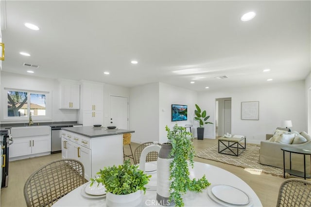 dining area featuring light wood finished floors, recessed lighting, and baseboards
