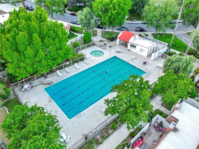 10145 Larwin Ave Unit 2, Chatsworth, CA 91311 - community pool featuring a community hot tub, fence, and a patio area