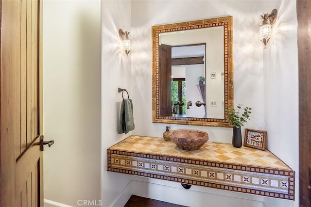 3904 Via Cardelina, Palos Verdes Estates, CA 90274 - bathroom featuring a sink
