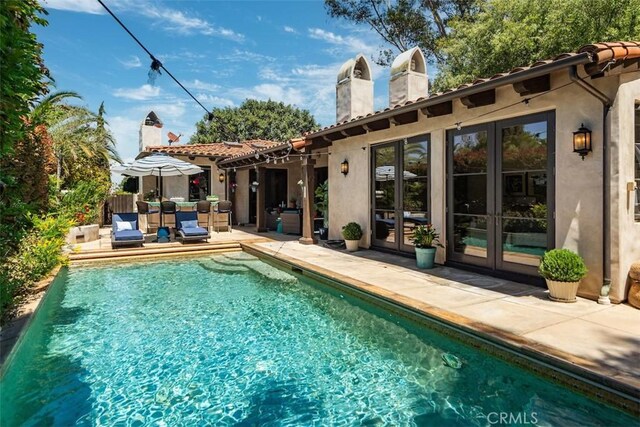 3904 Via Cardelina, Palos Verdes Estates, CA 90274 - swimming pool with french doors and a patio