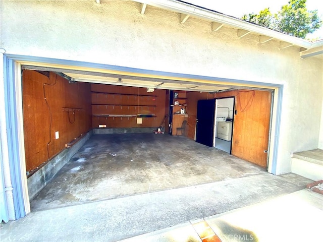 garage featuring washer / clothes dryer