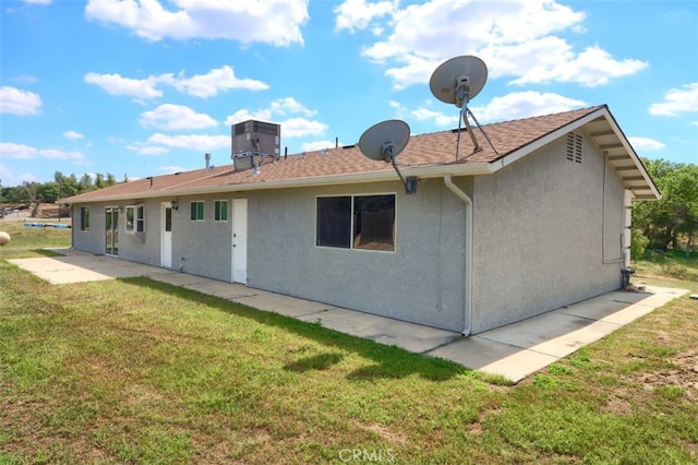 43038 Glacier Ln, Coarsegold, CA 93614 - rear view of house featuring a yard, stucco siding, and central AC unit