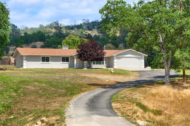 43038 Glacier Ln, Coarsegold, CA 93614 - ranch-style home with driveway, a garage, a front yard, stucco siding, and a chimney