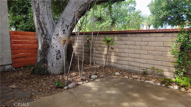 517 Wayland Ct, Claremont, CA 91711 - fenced backyard featuring a patio area