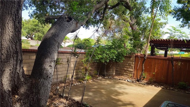 517 Wayland Ct, Claremont, CA 91711 - view of patio featuring a fenced backyard and a pergola