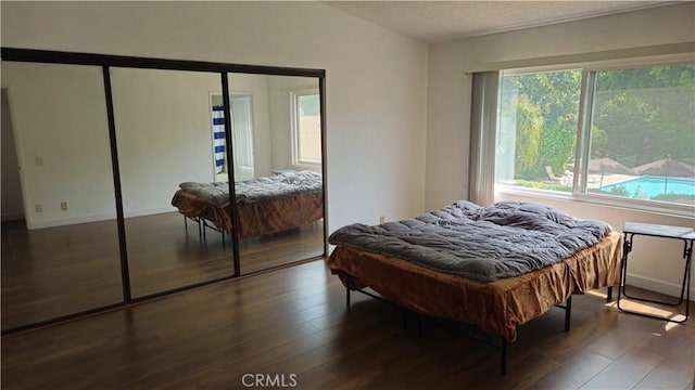 517 Wayland Ct, Claremont, CA 91711 - bedroom with wood finished floors, a closet, and a textured ceiling