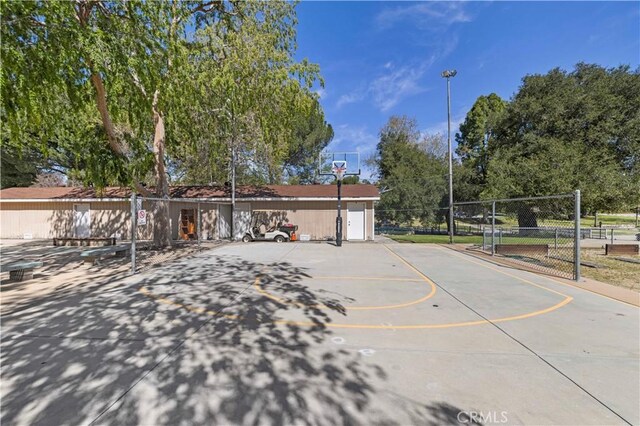 19439 Oak Crossing Rd, Newhall, CA 91321 - view of home's community with community basketball court