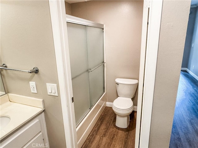 2474 Pleasant Way Unit E, Thousand Oaks, CA 91362 - full bath featuring wood finished floors, vanity, and enclosed tub / shower combo