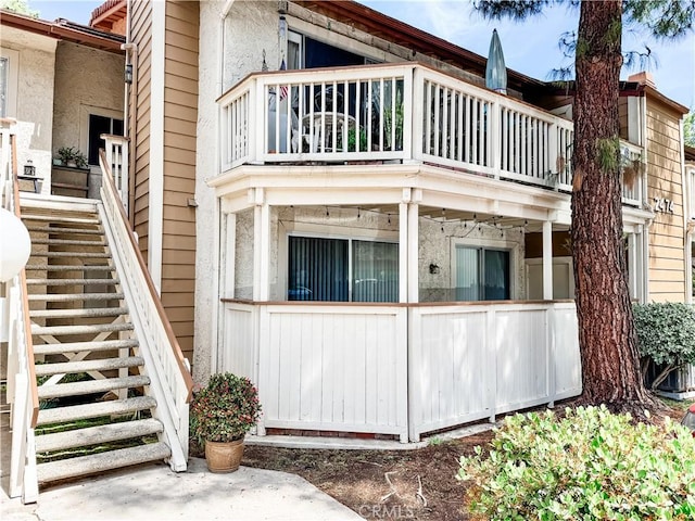 2474 Pleasant Way Unit E, Thousand Oaks, CA 91362 - back of house with a balcony and stairs