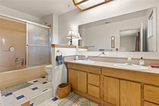 297 Connors Ave, Chico, CA 95926 - full bath featuring double vanity, toilet, and bath / shower combo with glass door