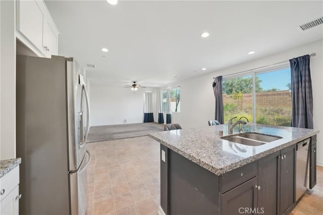 36927 Arezzo Ct, Beaumont, CA 92223 - kitchen with stainless steel appliances, a sink, white cabinets, recessed lighting, and a ceiling fan