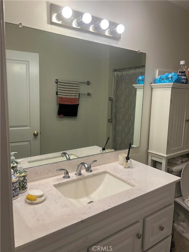 7111 Farralone Ave Unit 104, Canoga Park, CA 91303 - bathroom featuring vanity, a shower with curtain, and toilet