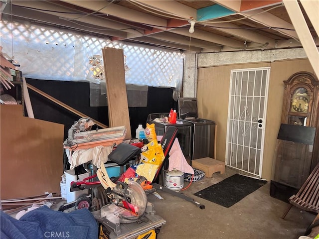 702 N Burris Ave, Compton, CA 90221 - view of patio / terrace with washing machine and clothes dryer