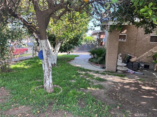 702 N Burris Ave, Compton, CA 90221 - view of yard