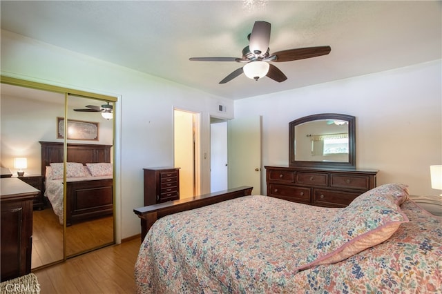bedroom featuring light wood finished floors, a closet, and ceiling fan