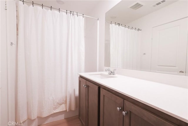 959 Rockcress Ln, Banning, CA 92220 - bathroom featuring vanity and shower / tub combo