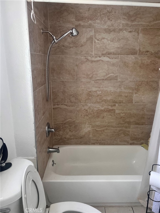 2112 E Lucien St, Compton, CA 90222 - bathroom featuring toilet and shower / bath combo
