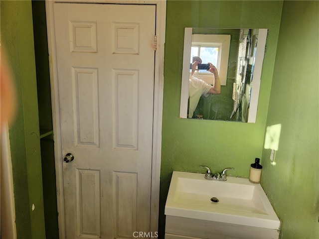 2112 E Lucien St, Compton, CA 90222 - bathroom with a sink
