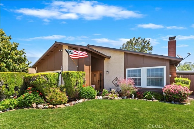 7030 Idyllwild Ln, Riverside, CA 92503 - mid-century modern home featuring a chimney, a front lawn, and stucco siding