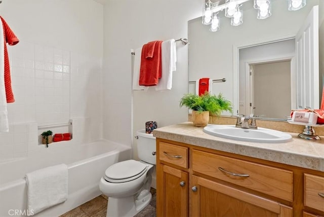 511 3rd St, Paso Robles, CA 93446 - bathroom featuring toilet, vanity, and shower / bath combination