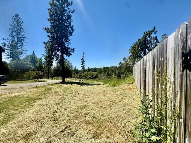 3260 E Westfall Rd, Mariposa, CA 95338 - view of yard featuring fence
