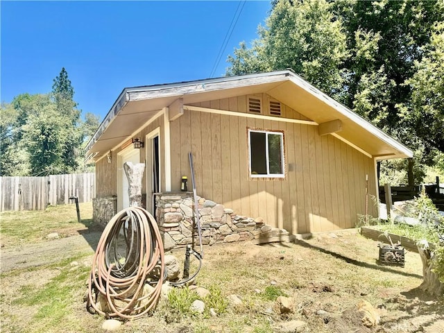 3260 E Westfall Rd, Mariposa, CA 95338 - view of side of property featuring fence