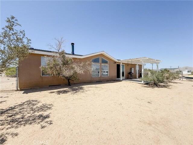 74804 Amboy Rd Unit 29, Palms, CA 92277 - view of front of house with a pergola, stucco siding, and a patio area