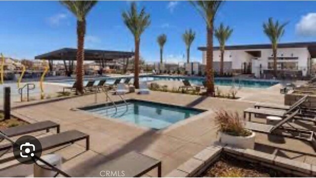 16654 Emerson Ln, Fontana, CA 92336 - community pool with a community hot tub and a patio