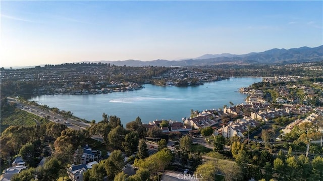 water view featuring a mountainous background