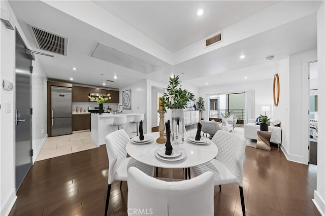 dining space featuring baseboards, light wood-type flooring, and recessed lighting