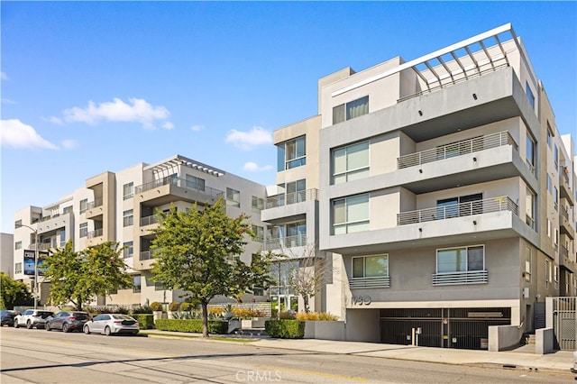 view of apartment building / complex
