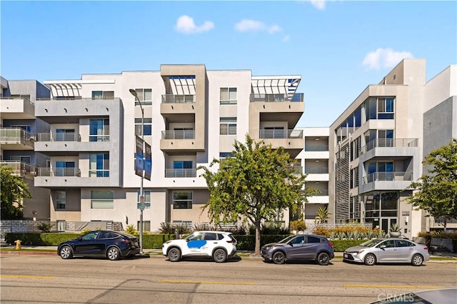 view of apartment building / complex