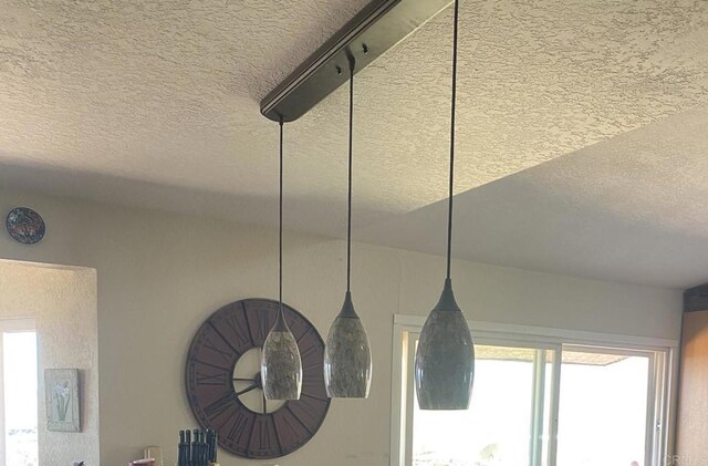 30603 Roadrunner Rdg, Valley Center, CA 92082 - detailed view of a textured ceiling