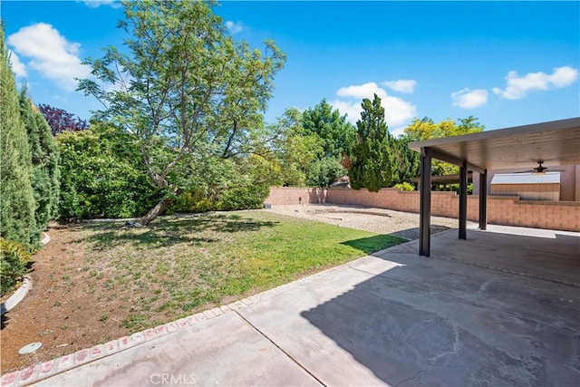 view of yard with a ceiling fan and a patio area