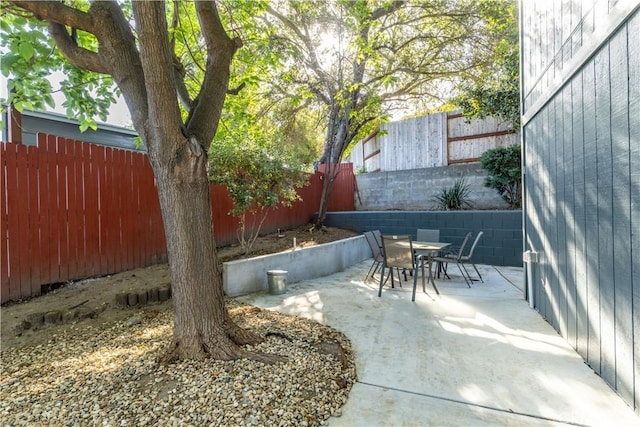 4524 Mananita Ave, Atascadero, CA 93422 - fenced backyard with outdoor dining space and a patio
