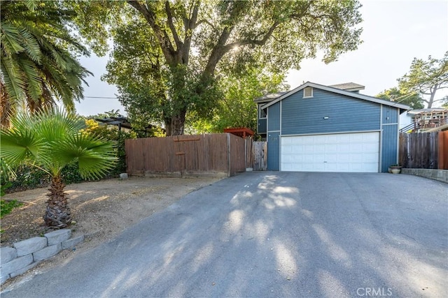 4524 Mananita Ave, Atascadero, CA 93422 - garage featuring asphalt driveway