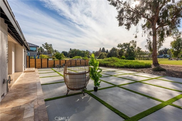 4325 N Country Club Ln, Long Beach, CA 90807 - view of patio featuring fence